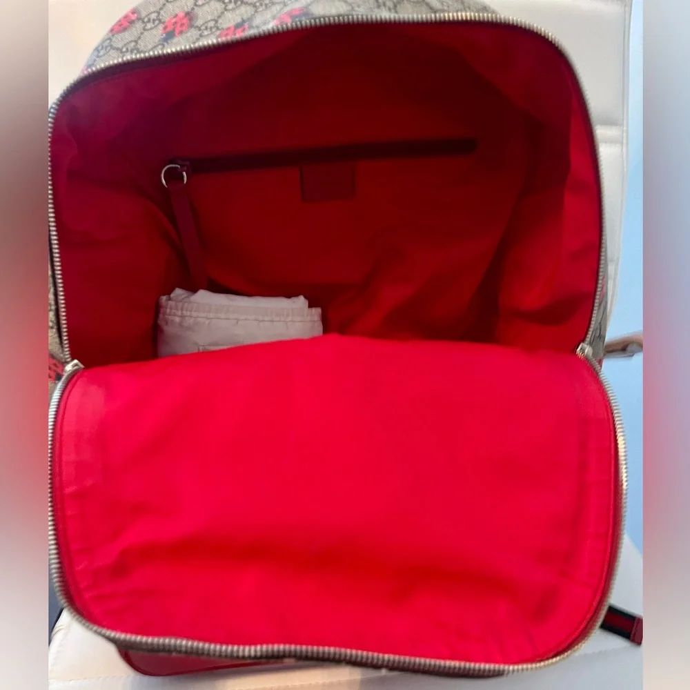 Gucci Diaper Backpack w/ Diaper Pad - Picture 4 of 4